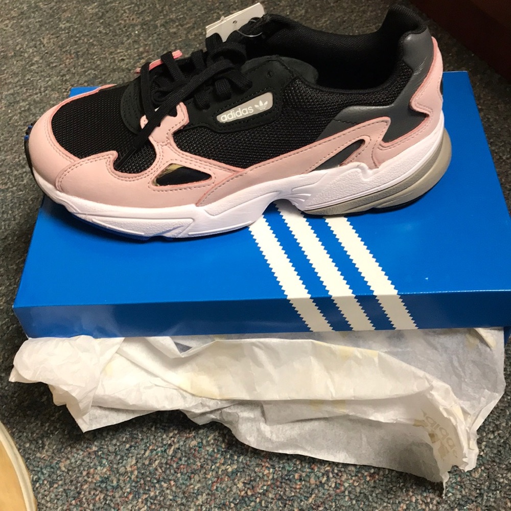 Adidas Womens Falcon Sneakers. 7.5 (US) never worn